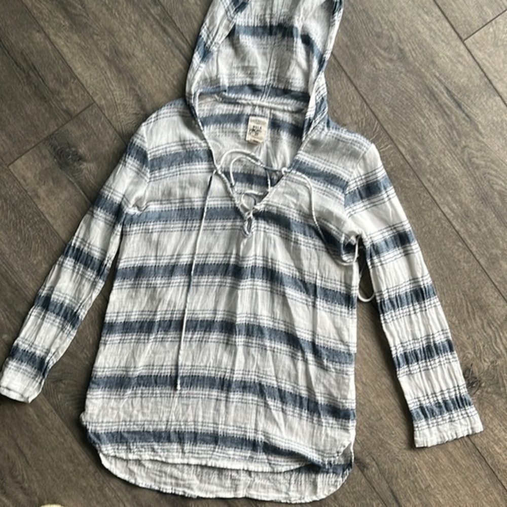 Billabong top hooded boho size medium white light blue stripes